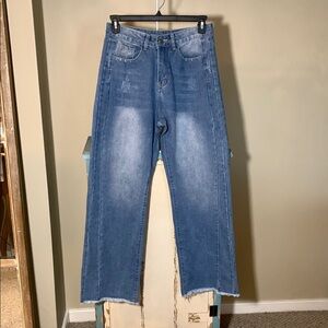 NWOT Stylish Blue Denim Wide Leg Jeans. Size Large
